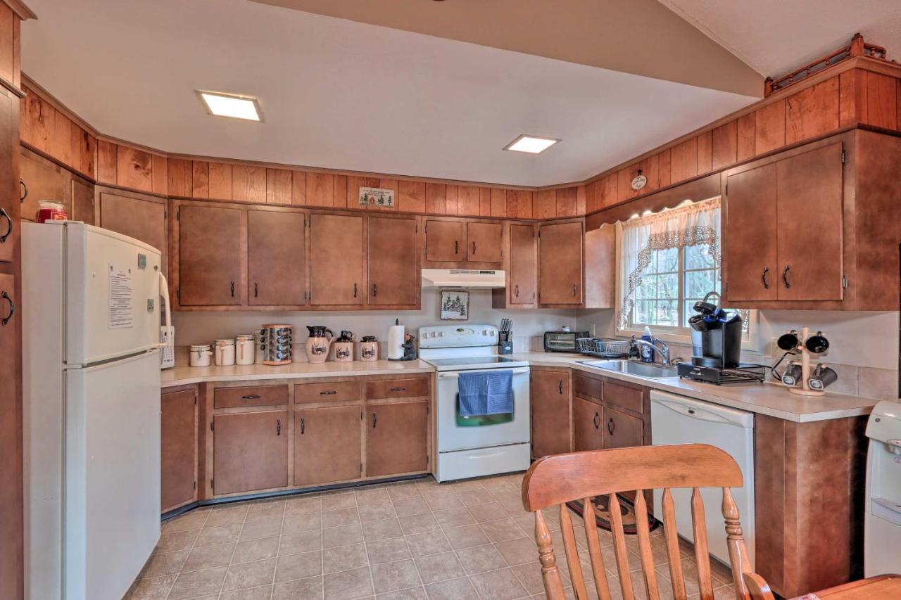 Poconos Home With Game Room Walk To Lake Harmony! Exterior photo